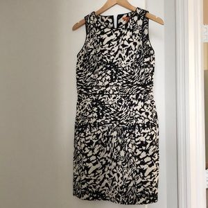 Tory Burch back zipper sleeveless dress.